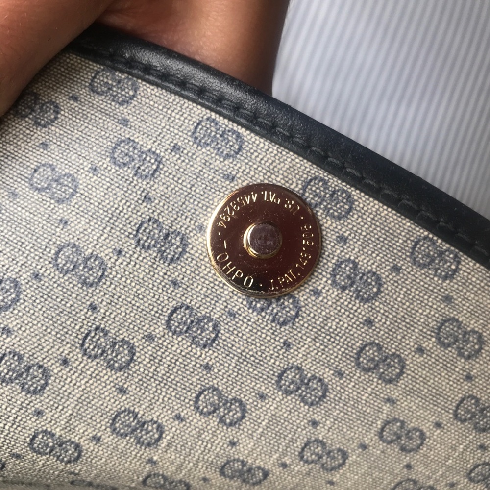 ❌SOLD❌ True Vintage GUCCI crossbody - Picture 3 of 10